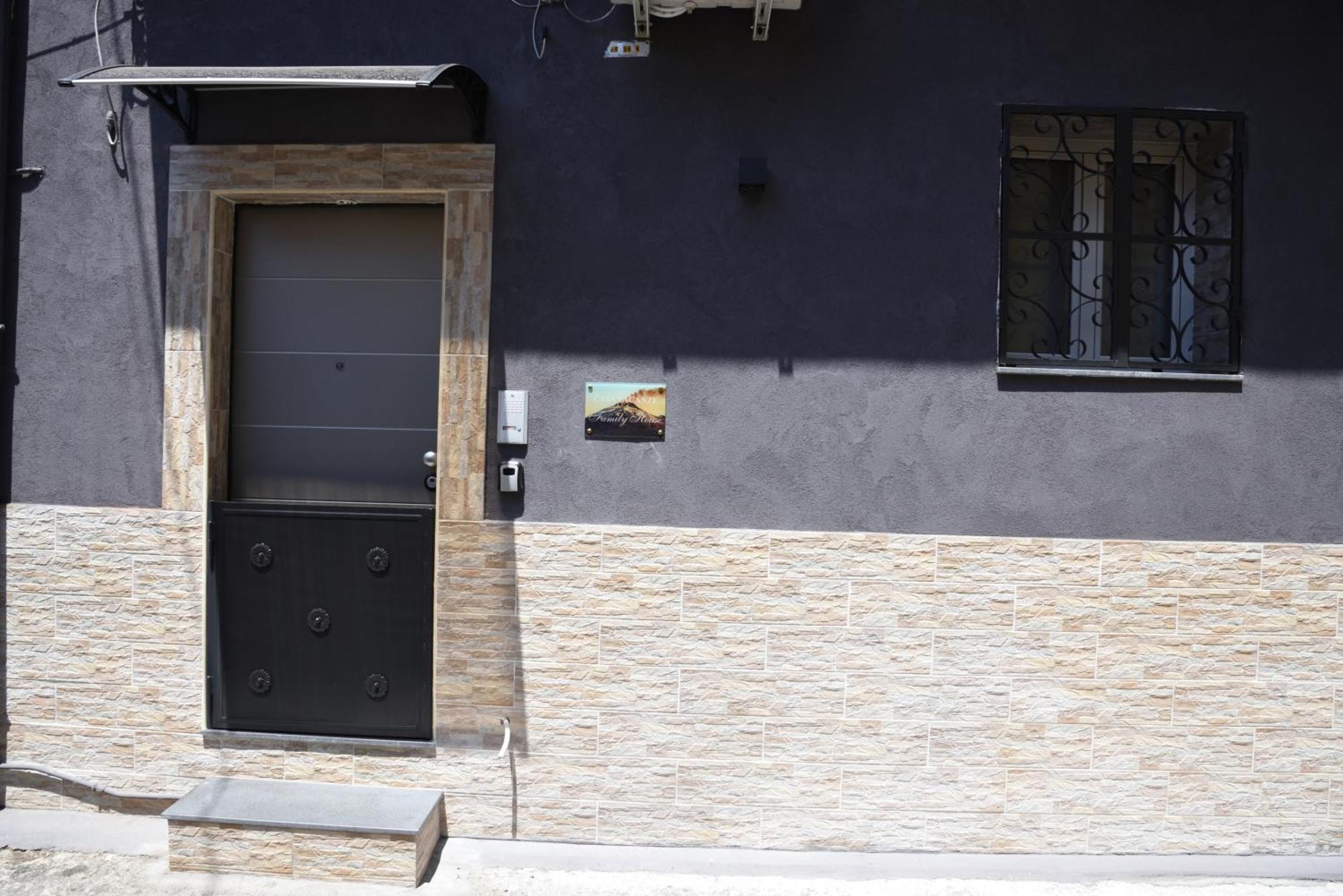 Family House Apartment คาตาเนีย ภายนอก รูปภาพ