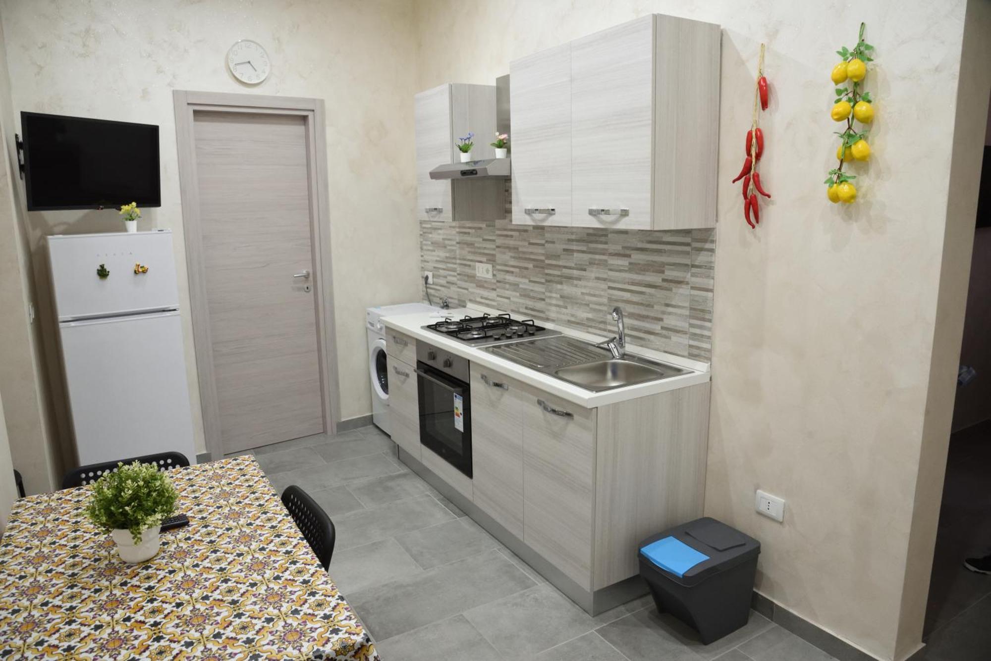 Family House Apartment คาตาเนีย ภายนอก รูปภาพ