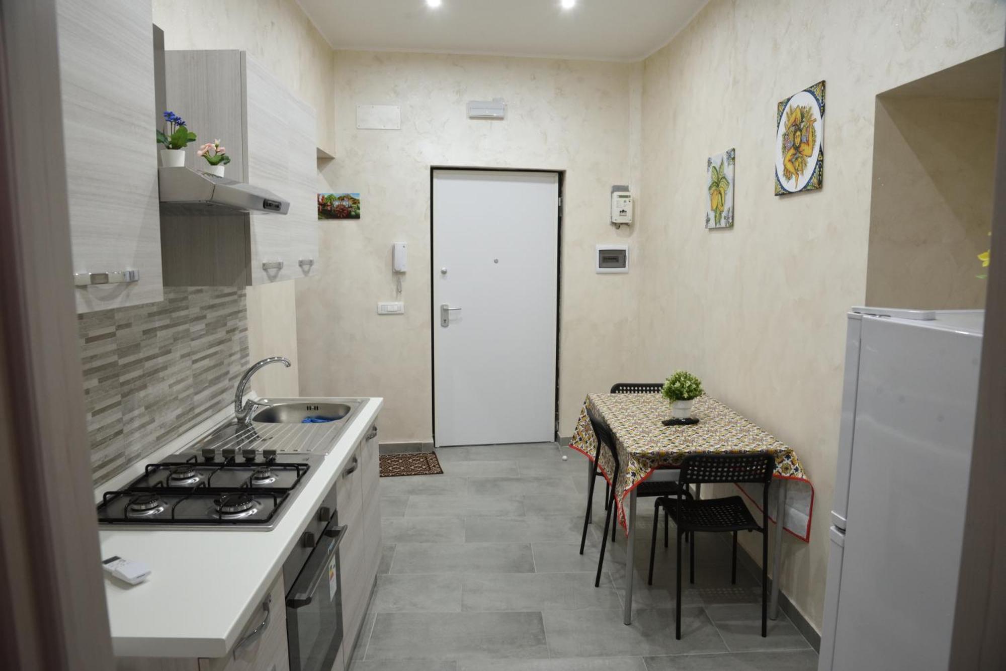 Family House Apartment คาตาเนีย ภายนอก รูปภาพ