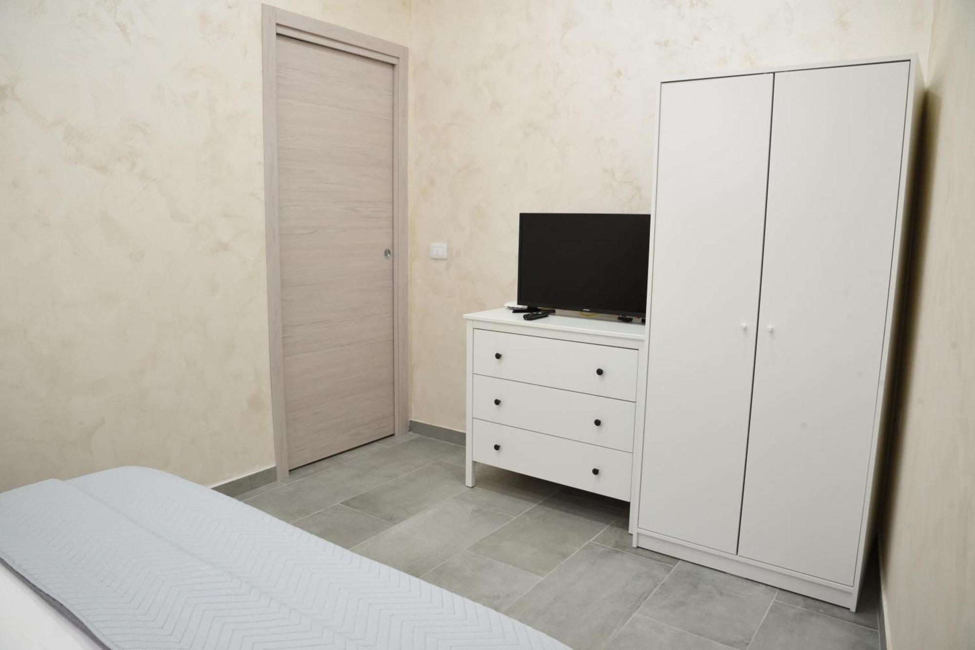 Family House Apartment คาตาเนีย ภายนอก รูปภาพ